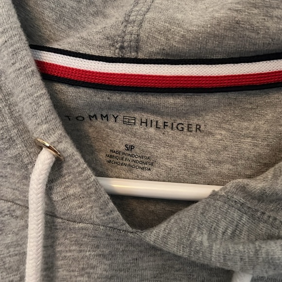 Tommy Hilfiger T-shirt, dress size small - Picture 2 of 2